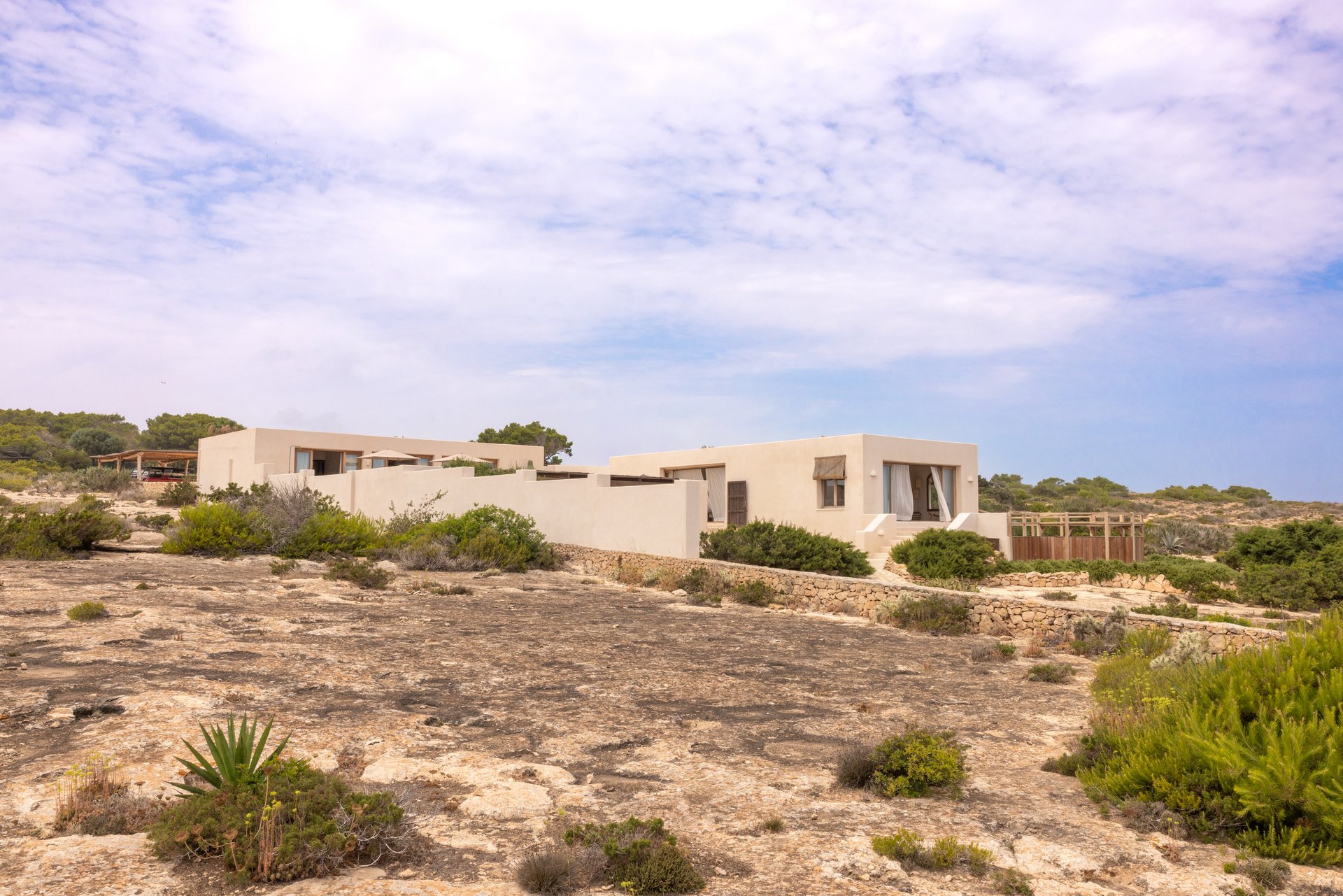 Can Roque, casa encalada en el paisaje de Formentera